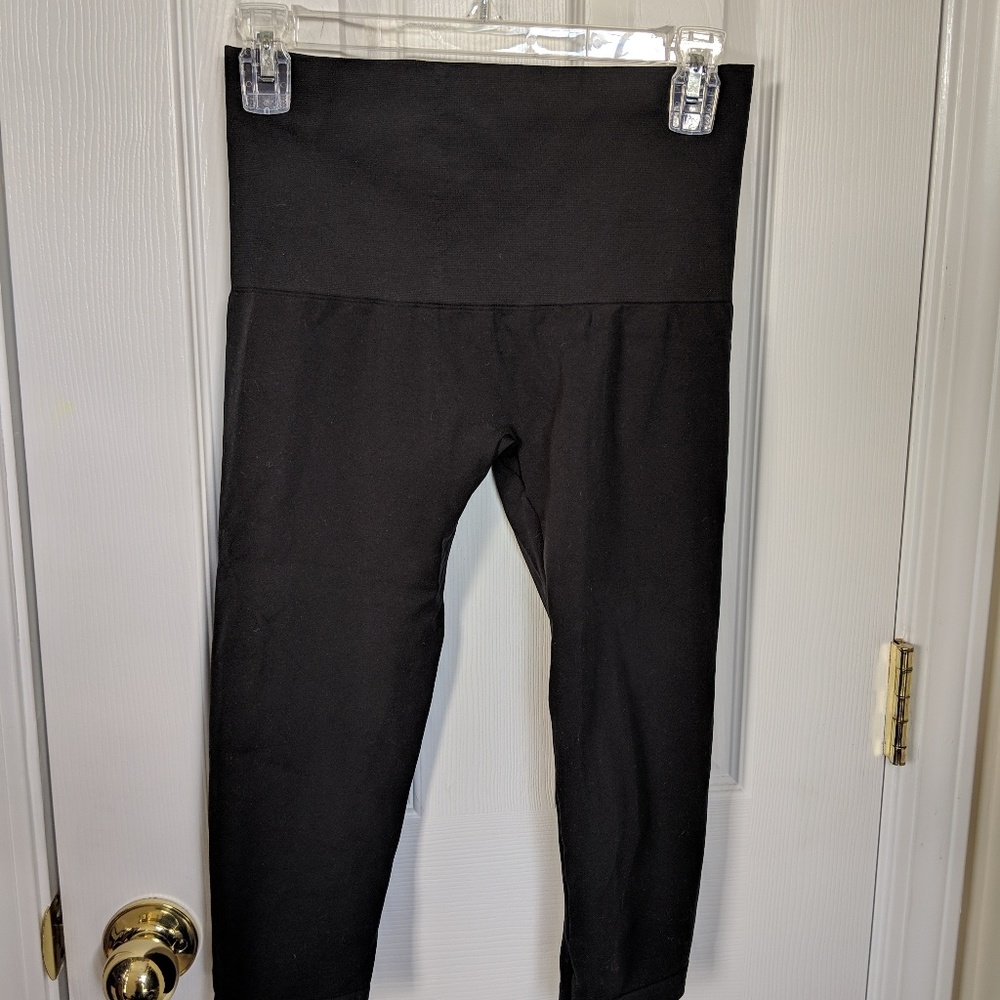 Soma Black Capri Leggings